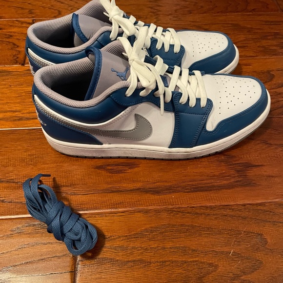 Nike Air Jordan 1 lows size 10.5 men’s - Picture 2 of 6